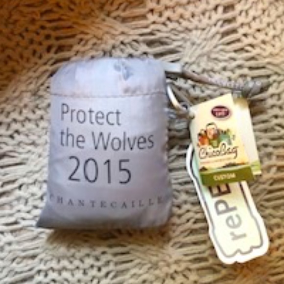 *HOST PICK* ChicoBag Protect the Wolves Chantecaille rePETe Bag *NEW* - Picture 1 of 8